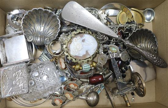 Mixed silver jewellery, silver miniatures and costume jewellery etc.